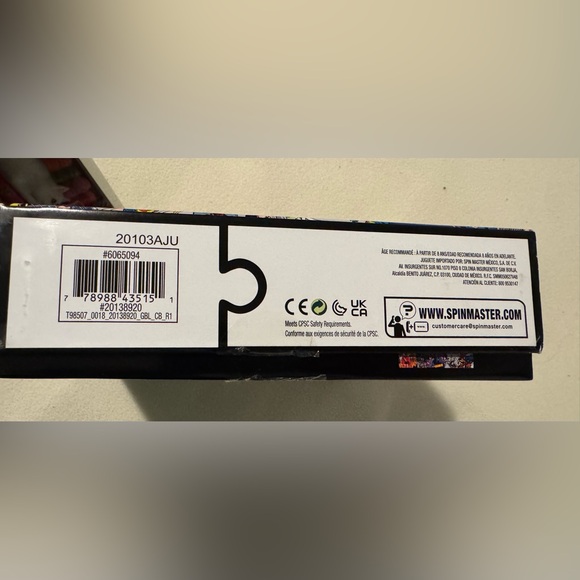 DC Comics Justice League 1000pc Puzzle - Picture 4 of 5